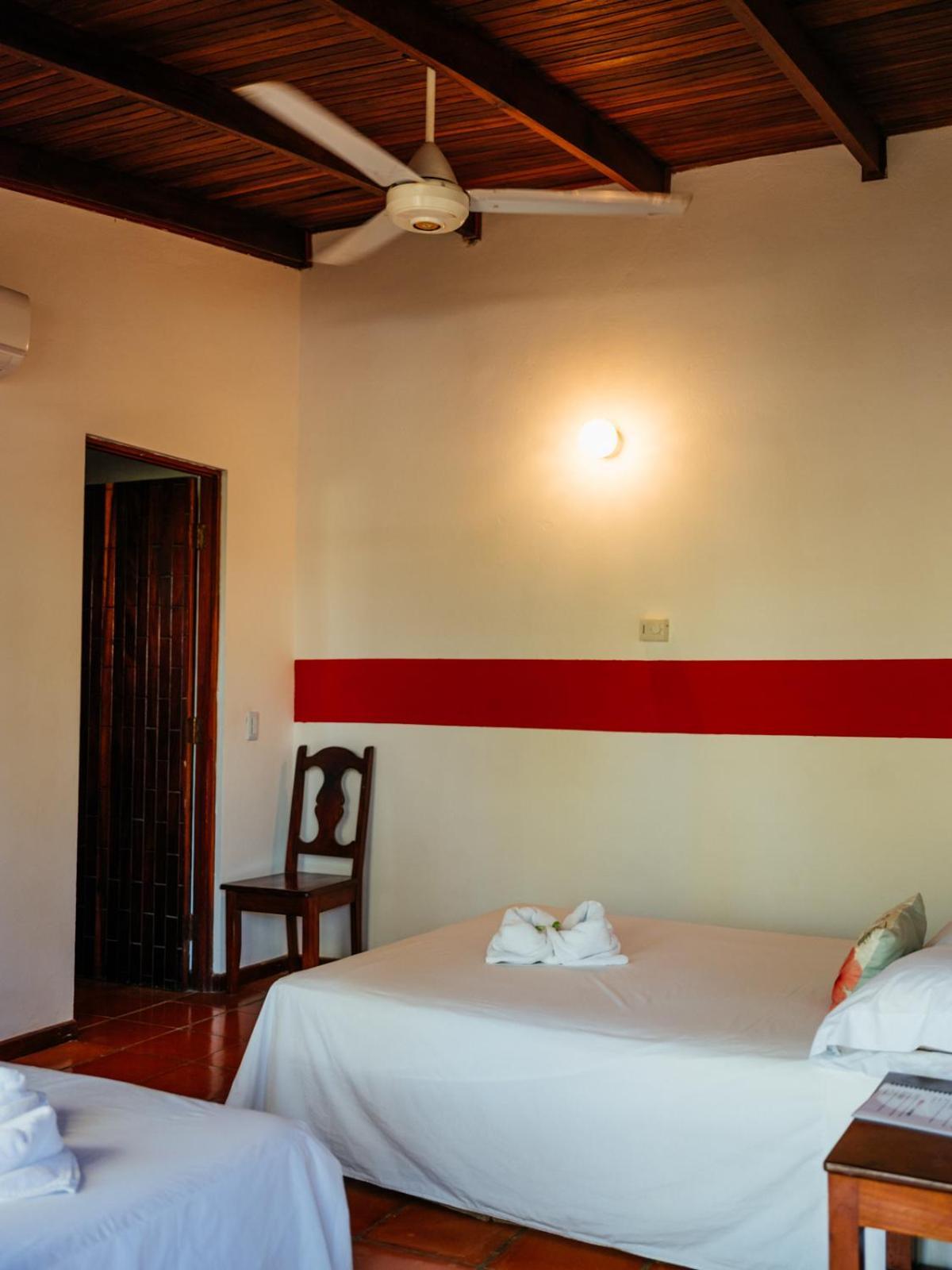 Hotel Hibiscus Cabina 4 Playa Junquillal Exterior photo